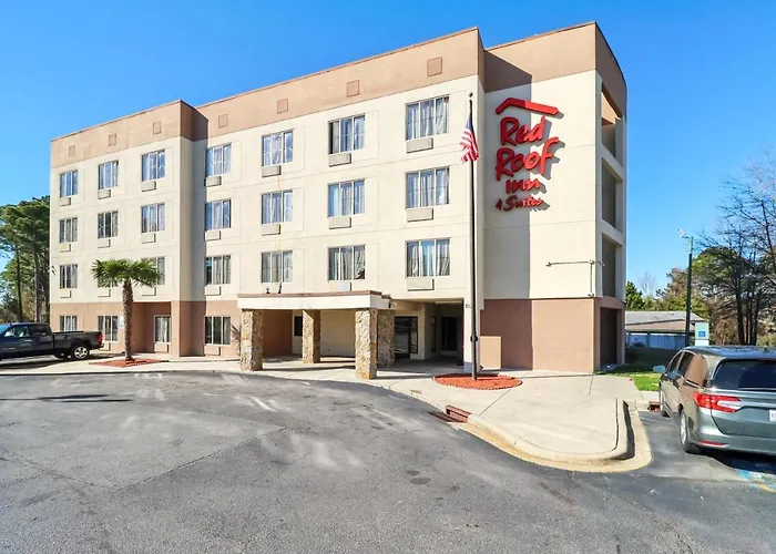 Red Roof Inn & Suites Fayetteville-Fort Bragg