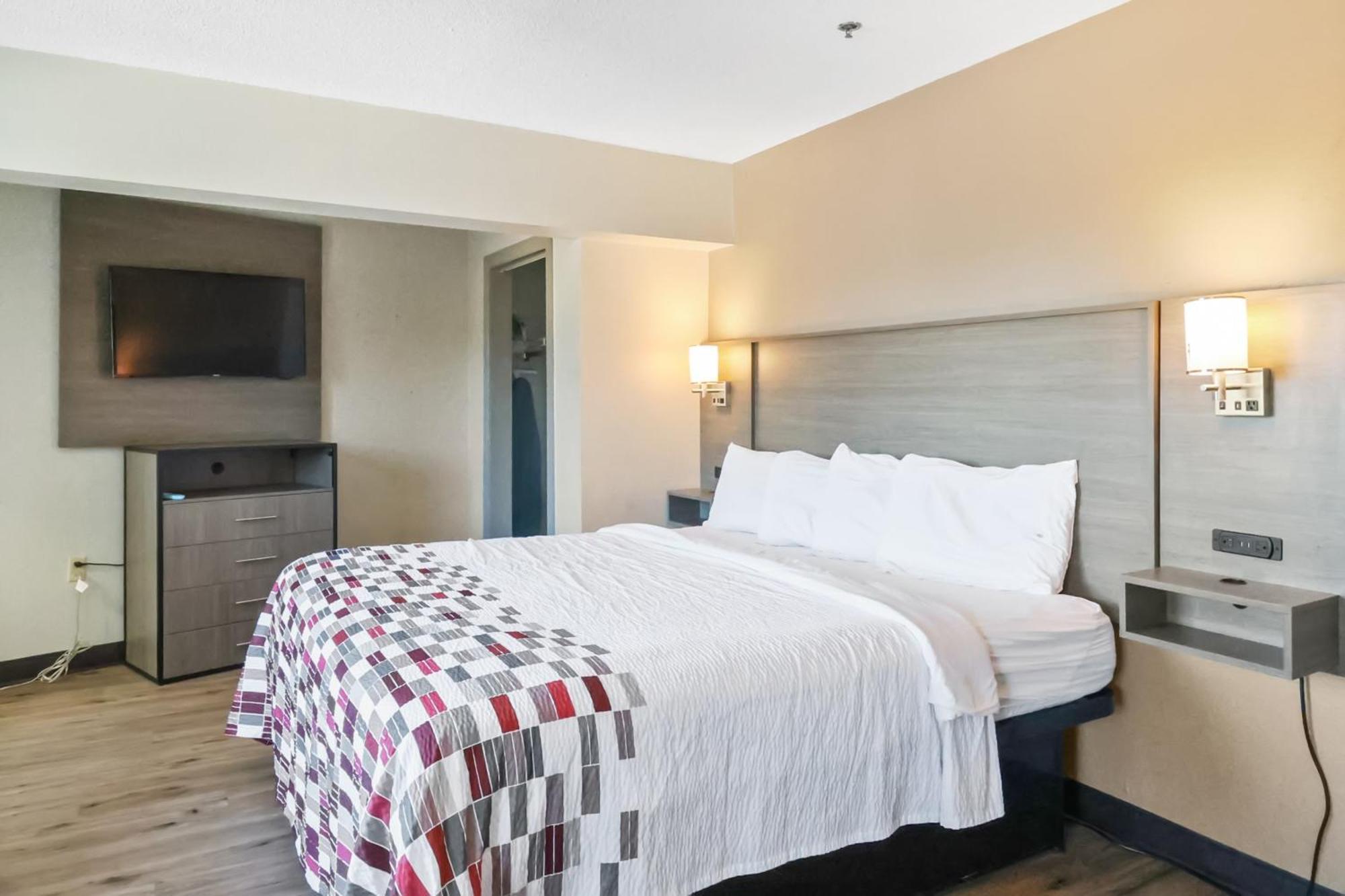 Red Roof & Fayetteville-fort Bragg Motel 2*
